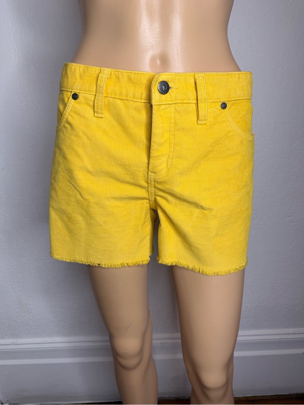 Carve Designs Oahu Shorts Corduroy Womens Size 8 Yellow 4" Inseam Organic Cotton